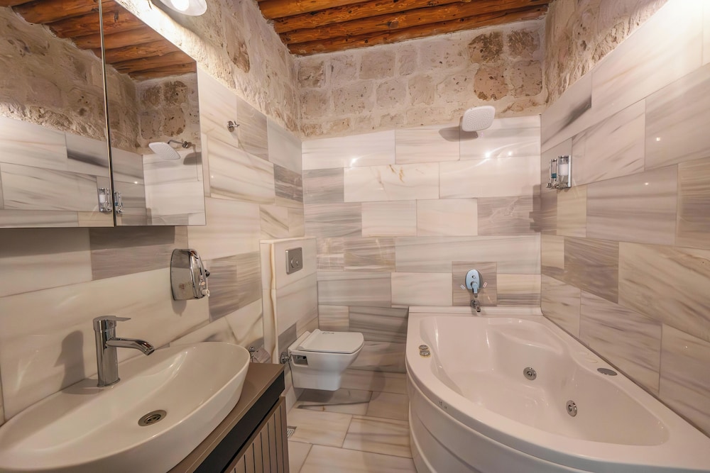 Belenus Cave Hotel 44/50