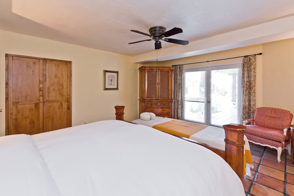 STANDARD, KING BED