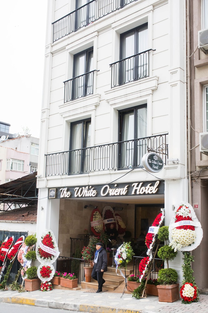 The White Orient Hotel 4/64