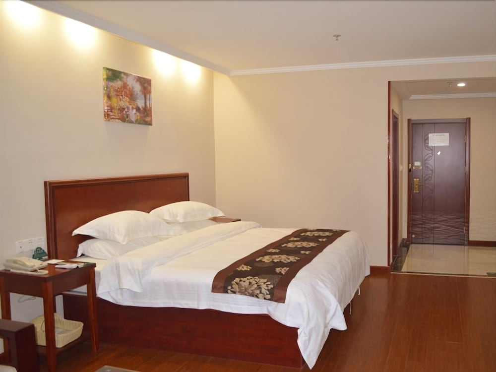 GreenTree Inn Anhui HeFei FeiDong County GuiWang Road LuZhou Medical School Business Hotel 30/50