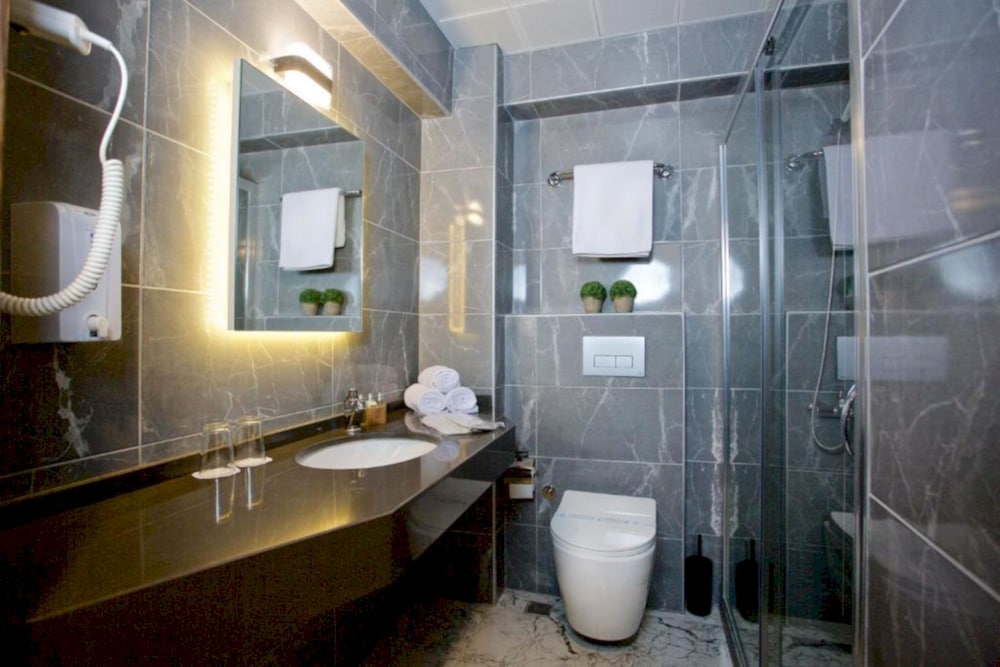 Grand Ant Hotel 43/47