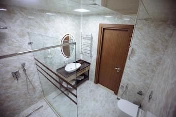 Executive, King Bed