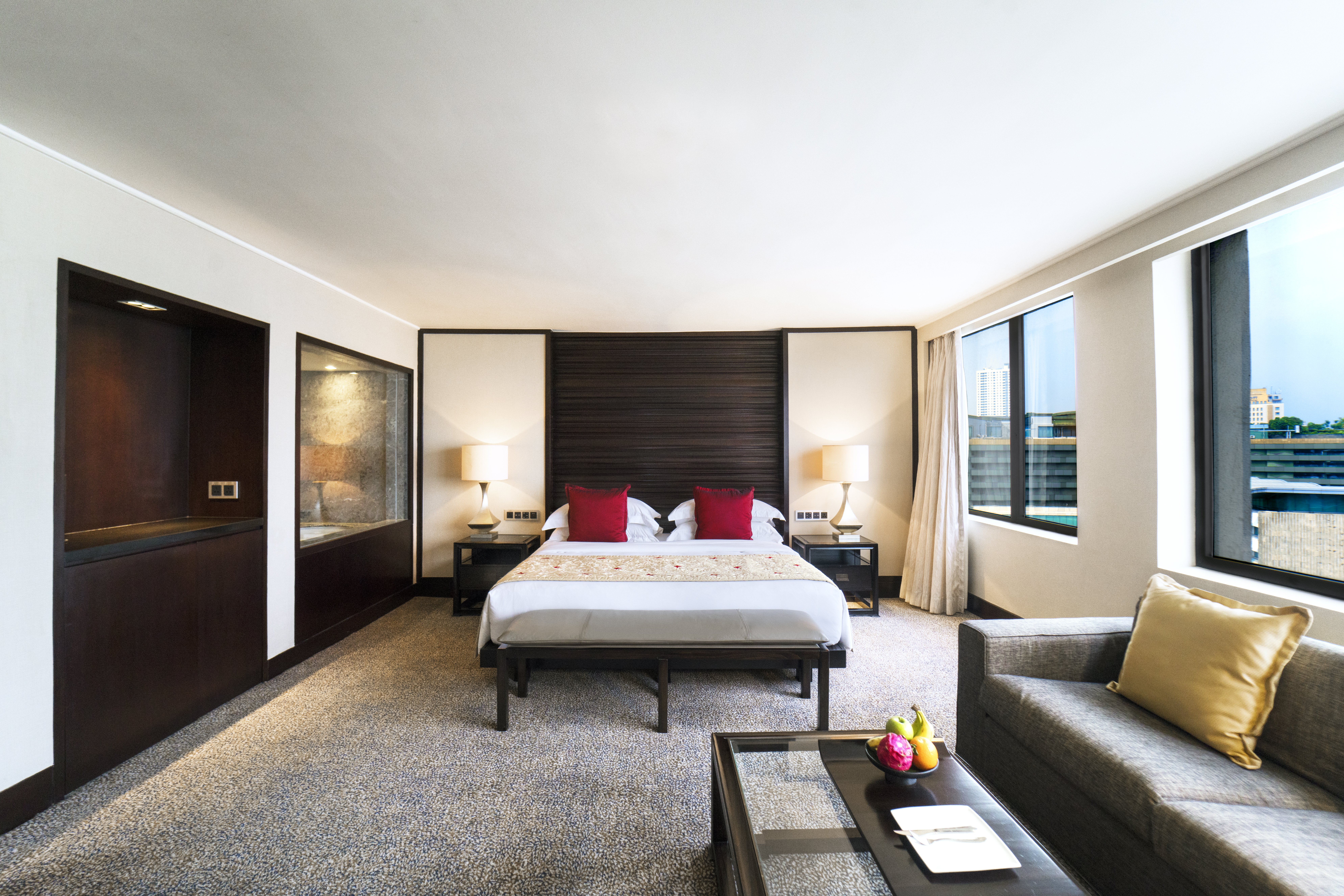 Club, King Bed, Statue View