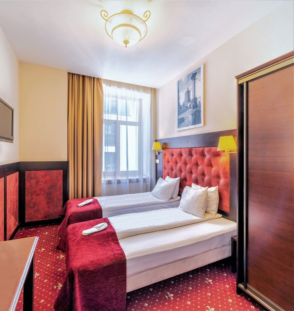Room, Double Bed, Small