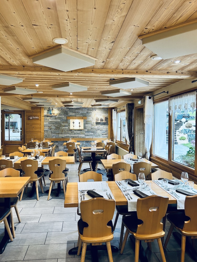 Hotel Les Prodains 32/50