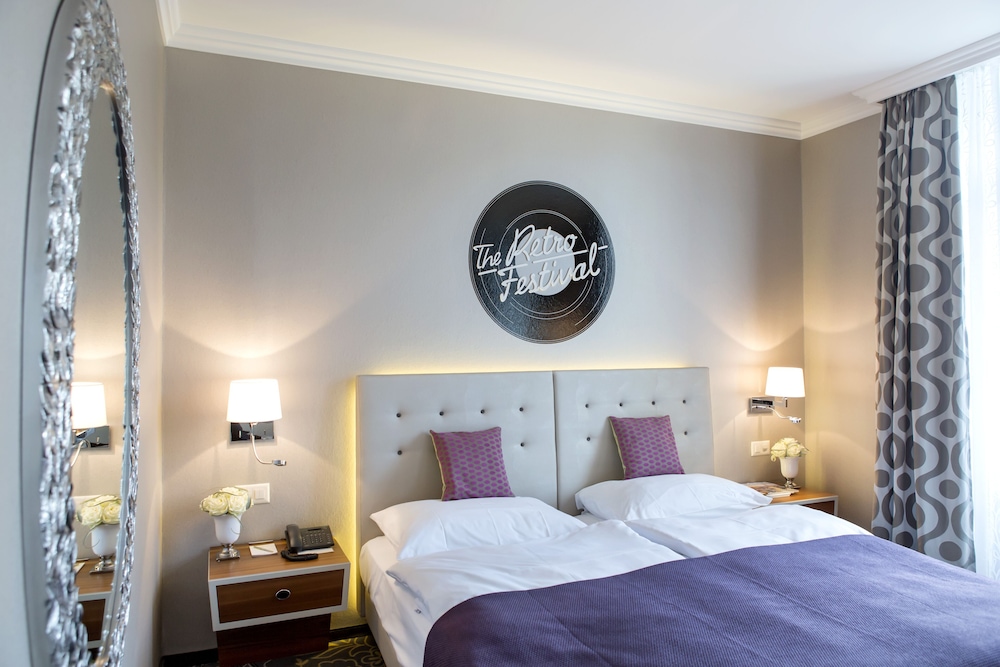 DELUXE, DOUBLE BED, CITY VIEW