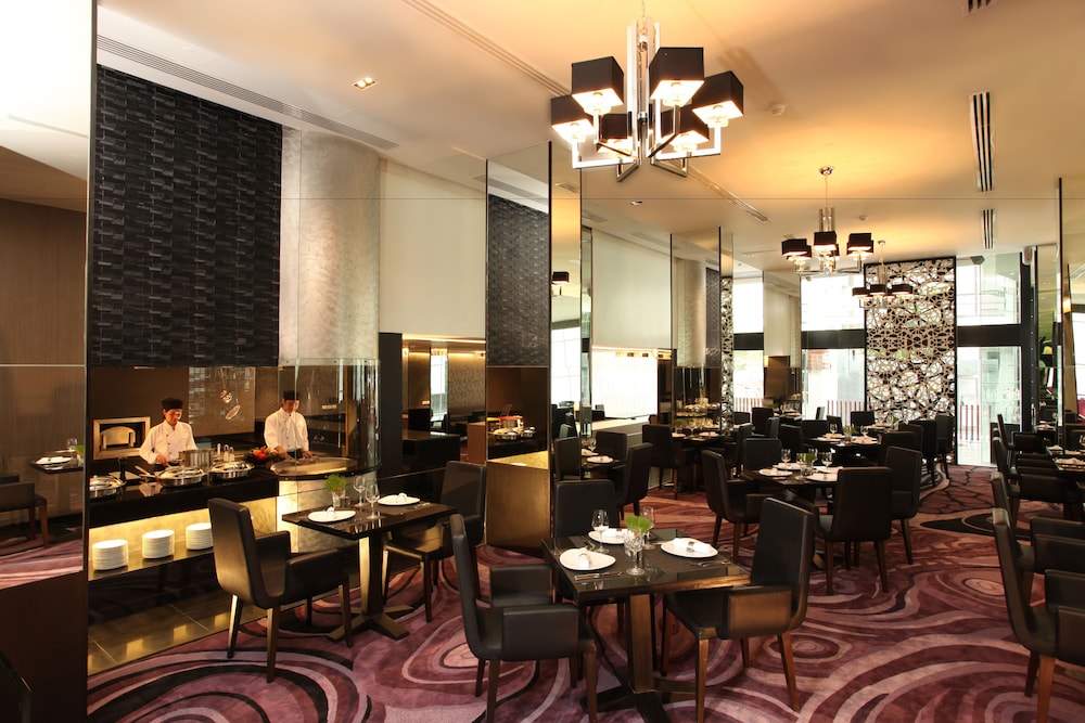 RADISSON SUITES BANGKOK SUKHUMVIT 57/73