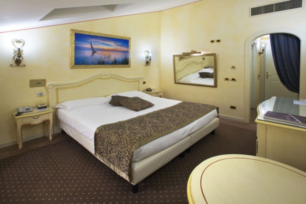 Vip's Motel Luxury Accommodation & Spa 11/72