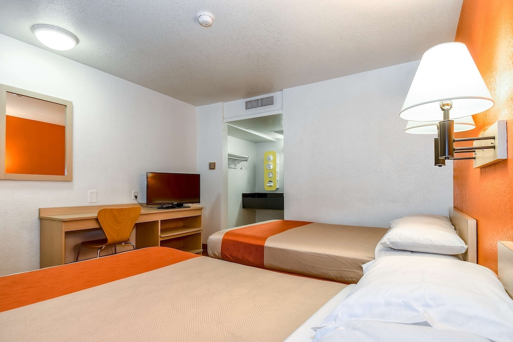 Motel6 Corona, CA - Norco 37/70