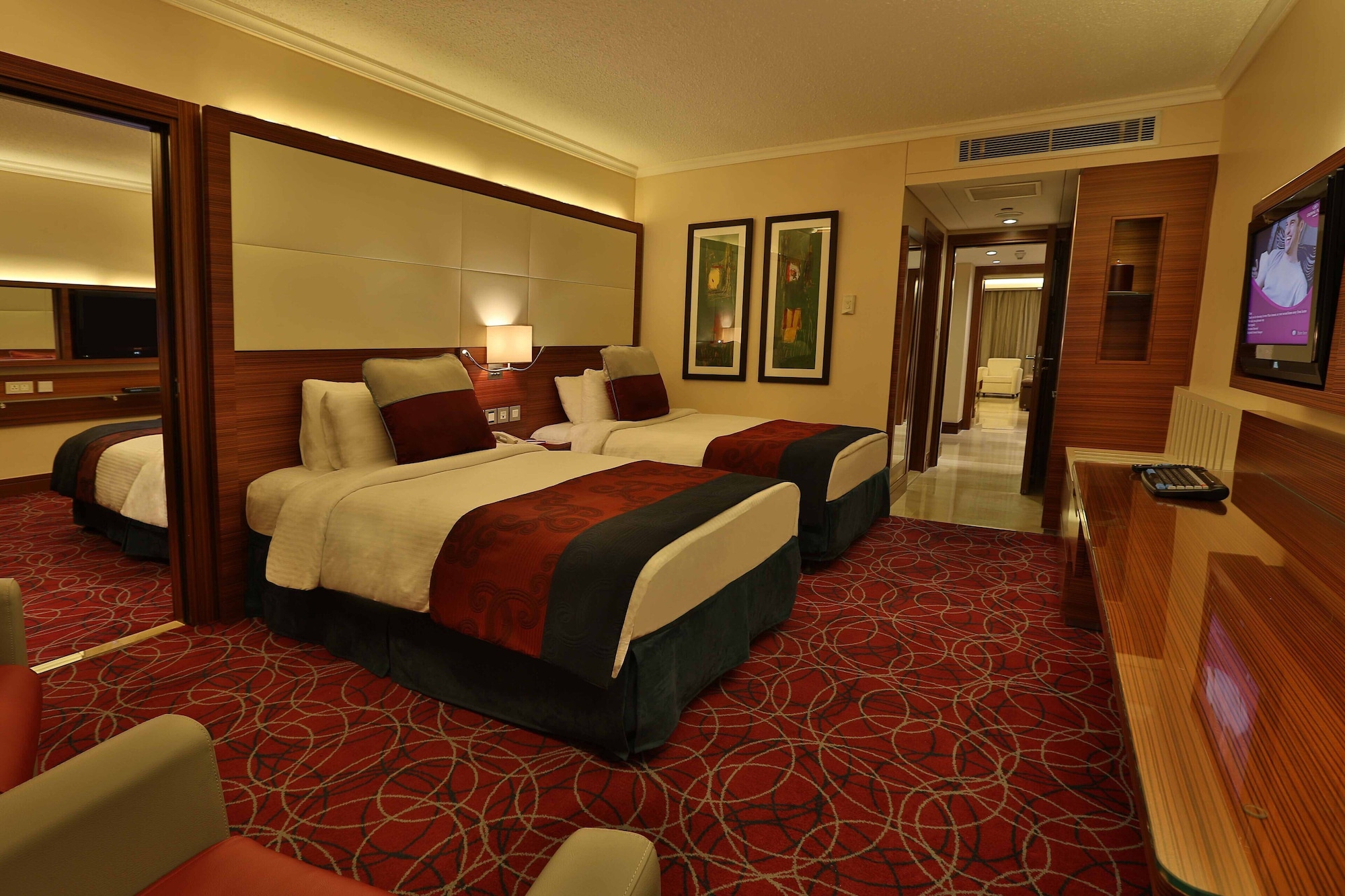 STANDARD, TWIN BEDS, TOP FLOOR, SMOKING