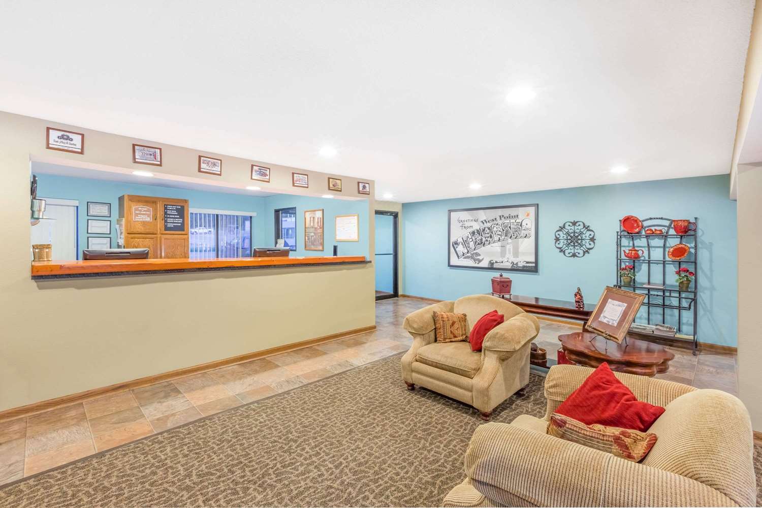 West Point Inn & Suites 13/17