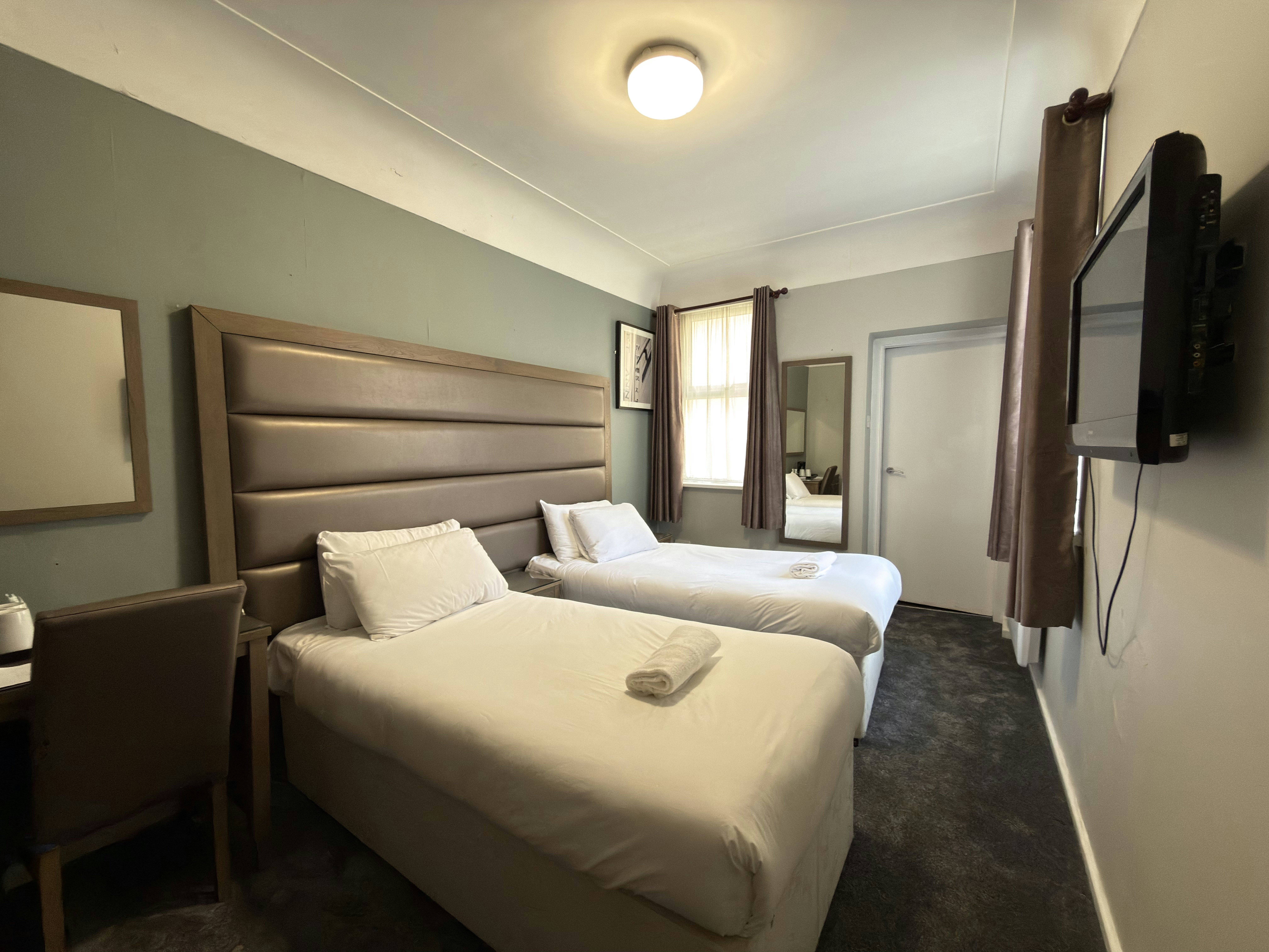 Lord Nelson Hotel 16/24