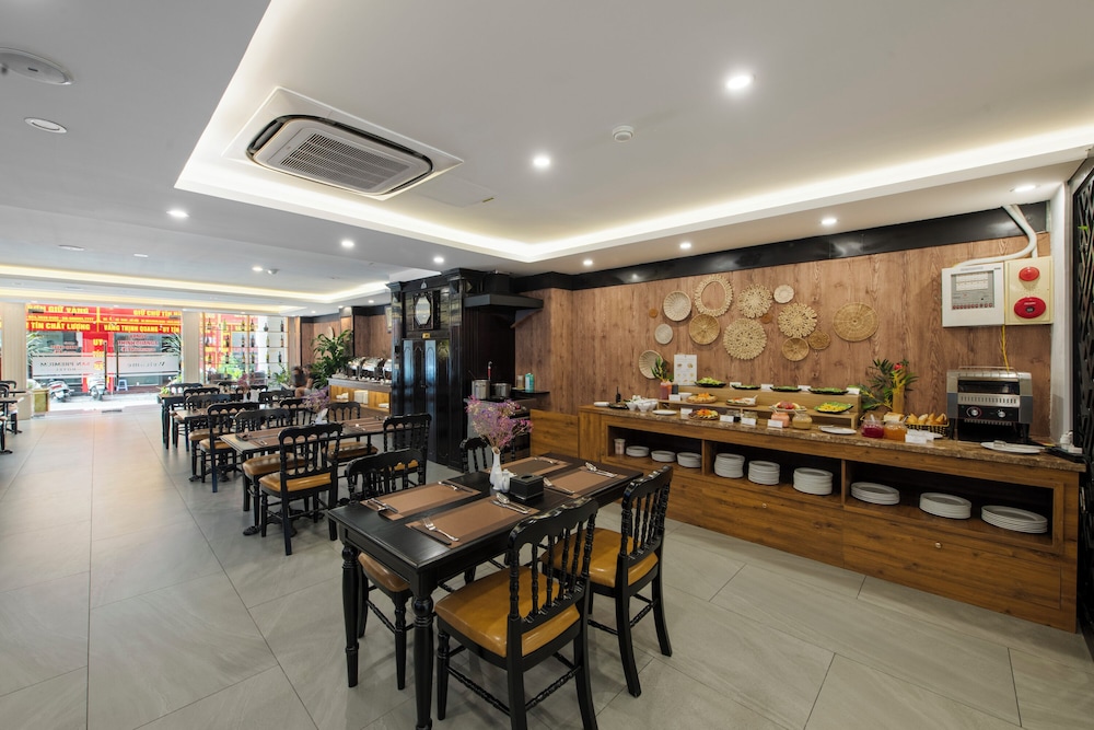 Golden Cyclo Premier Hotel Powered By Fave 48/56