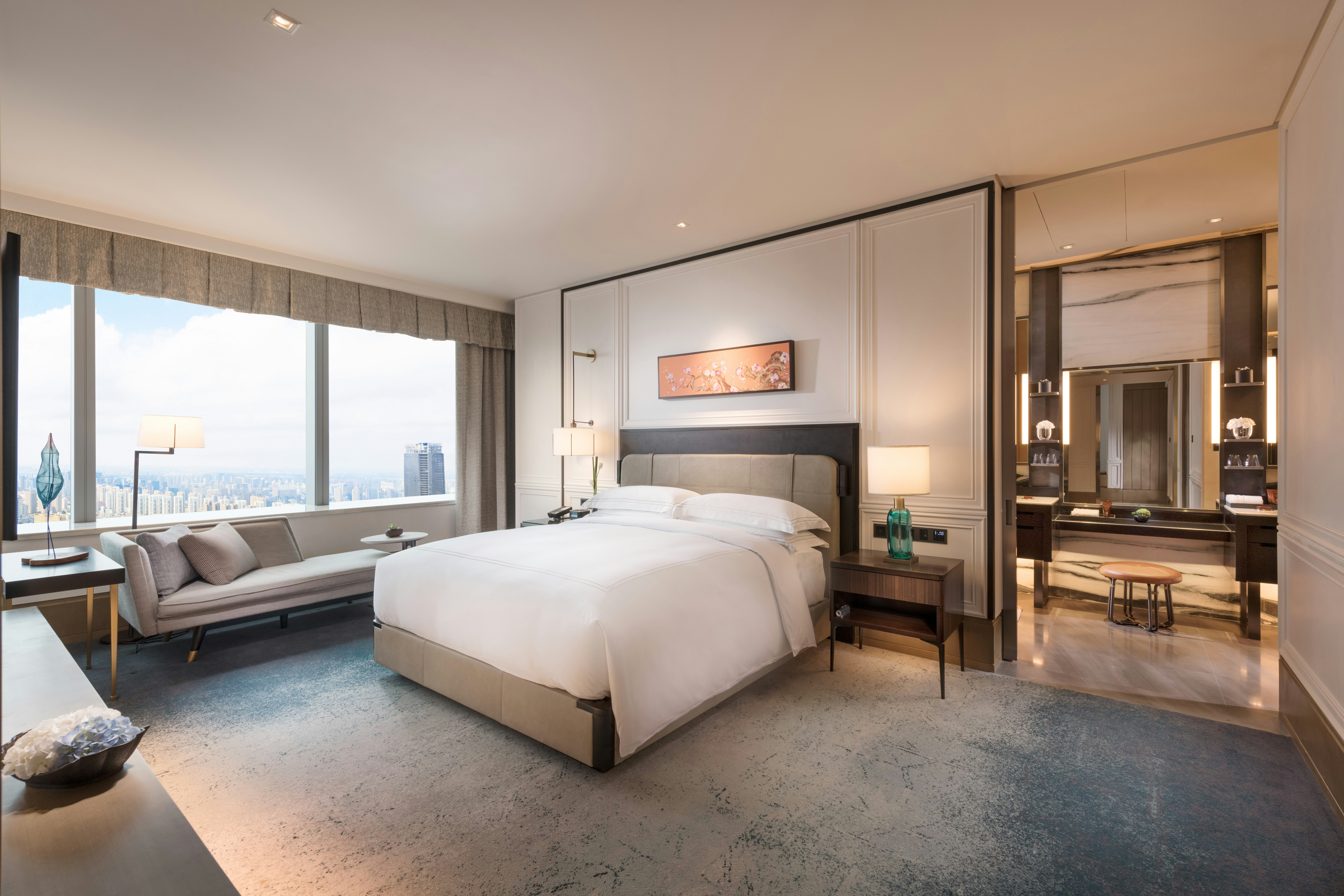 PREMIUM, SUITE, KING BED
