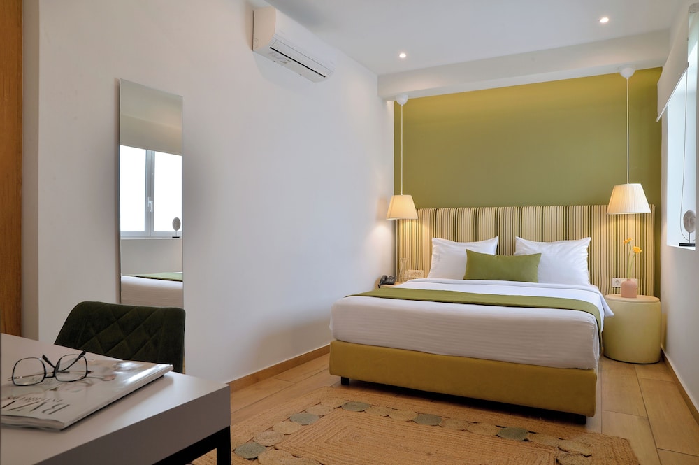 ECONOMY, QUEEN BED