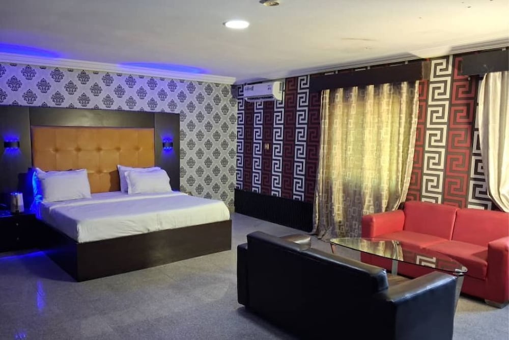 Paris Suites 15/64