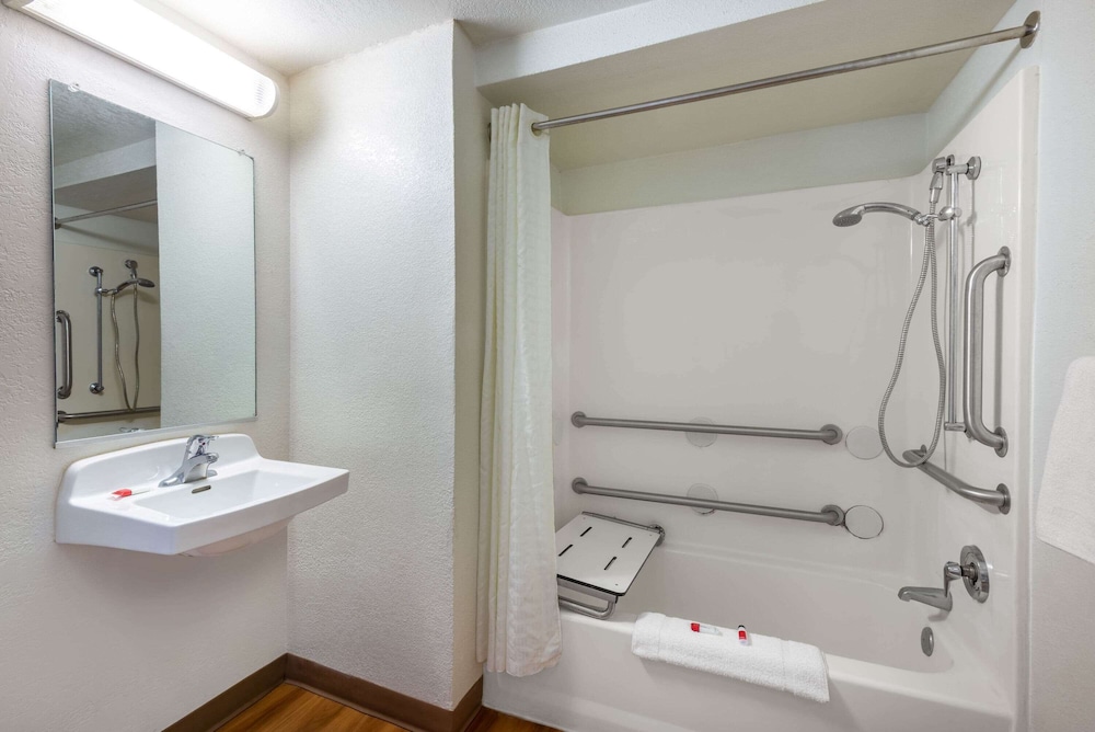 Travelodge by Wyndham Essington / Philadelphia Airport 17/19