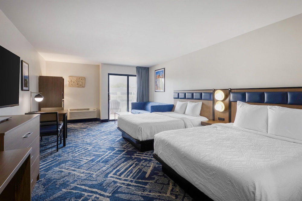 Standard, 2 Queen Beds, Sofa, Accessible