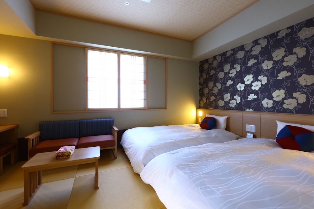 MODERATE, TWIN BEDS