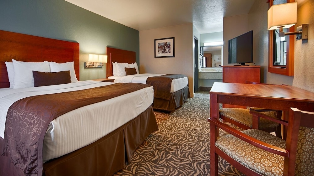 Standard, 2 Queen Beds, Accessible