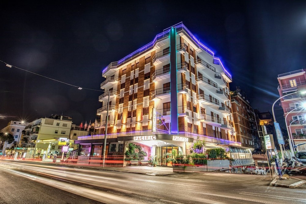 Hotel Pacific 2/50