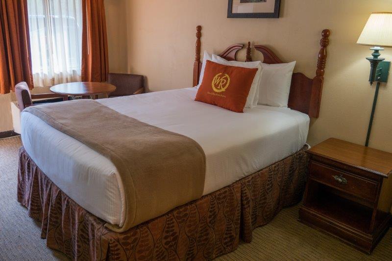 GUEST ROOM, QUEEN BED