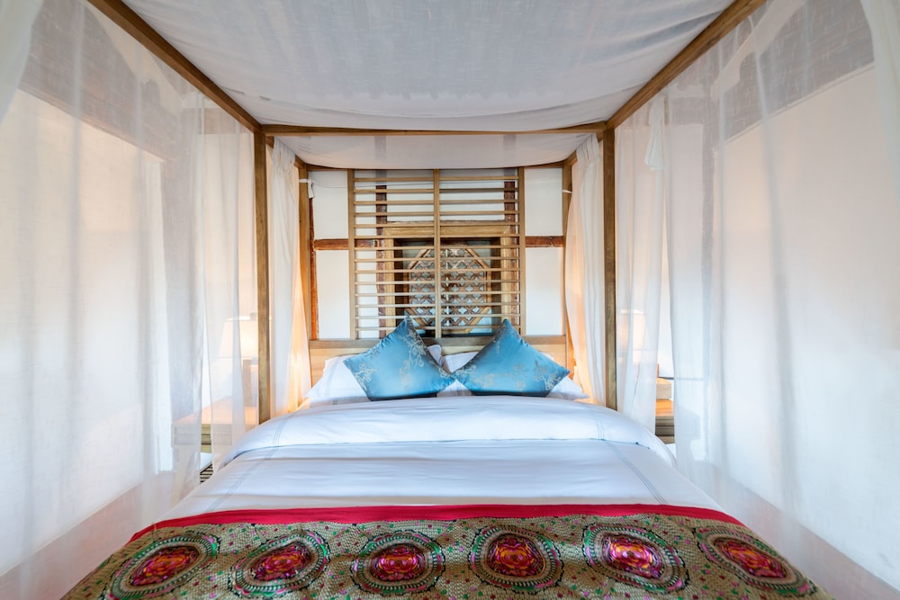 جناح فاخر بسرير كينج بإطلالة على الفناء بحوض استحمام، Dali Old Courtyard Boutique Inn 4/5
