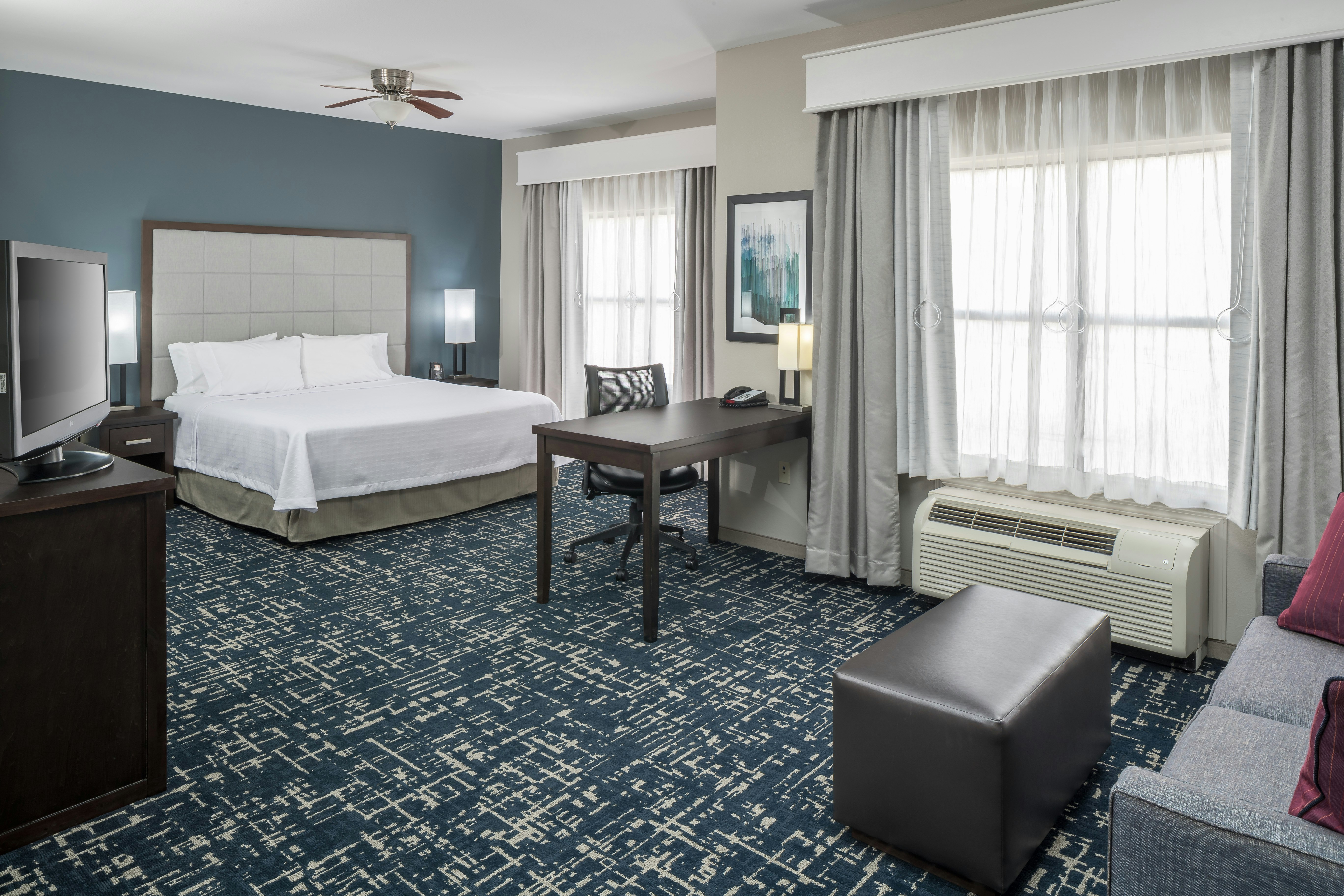 STUDIO, SUITE, KING BED