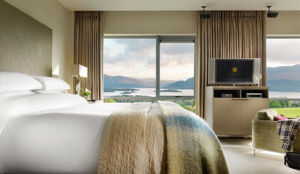 PANORAMIC, STUDIO, SUITE, KING BED, LAKE VIEW