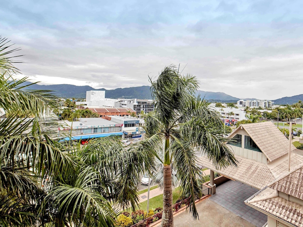 Novotel Cairns Oasis Resort 78/80