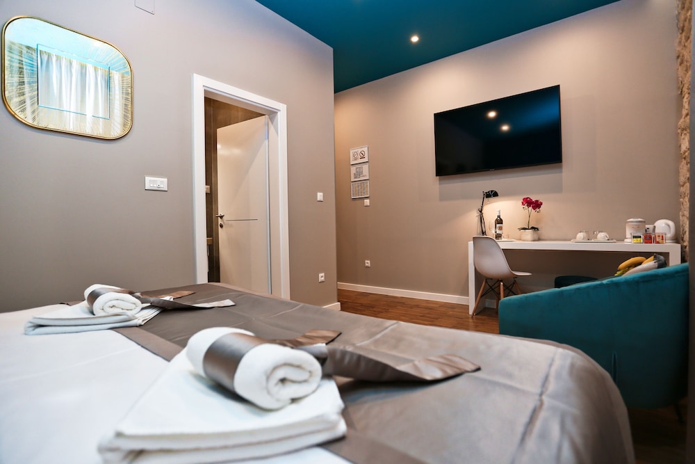 Riva Luxury Rooms 53/79