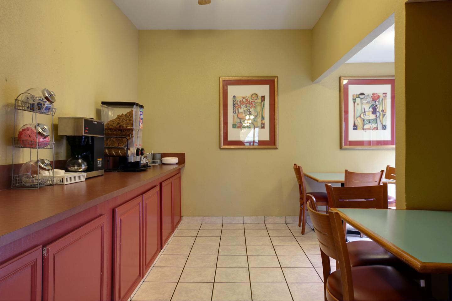Americas Best Value Inn & Suites Yukon Oklahoma City 22/32