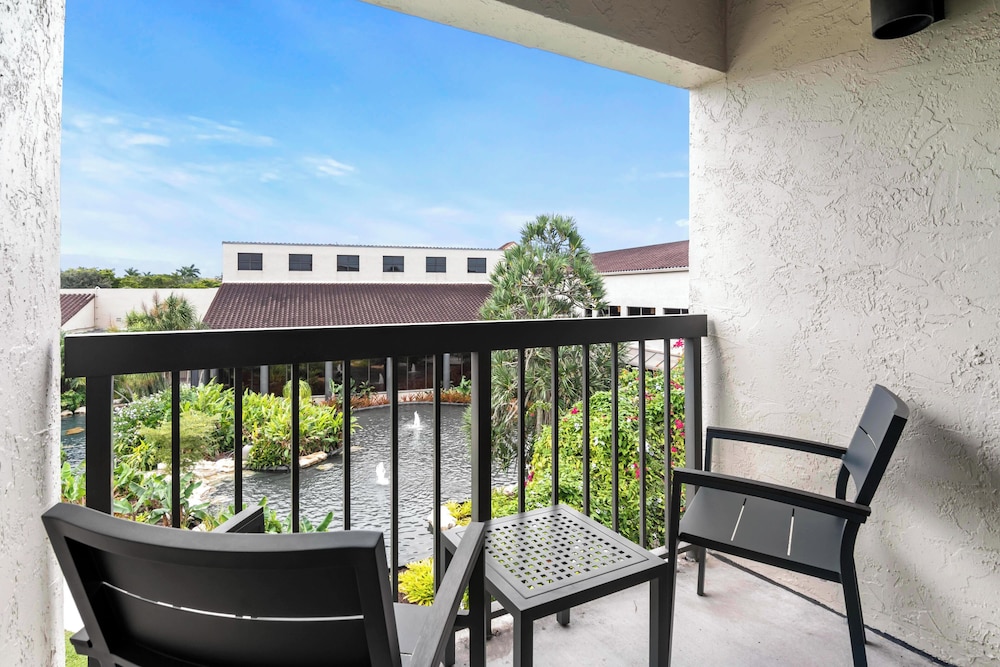 Miami Lakes Hotel 5/48