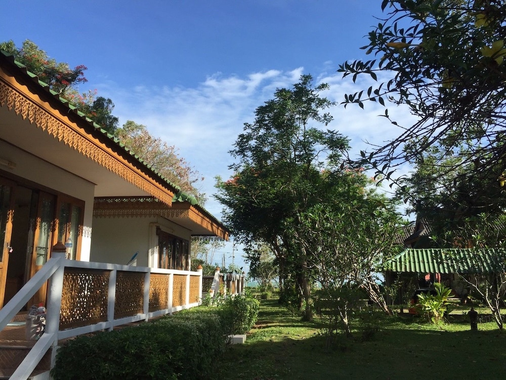 Ruen Thai Rim Haad 46/53