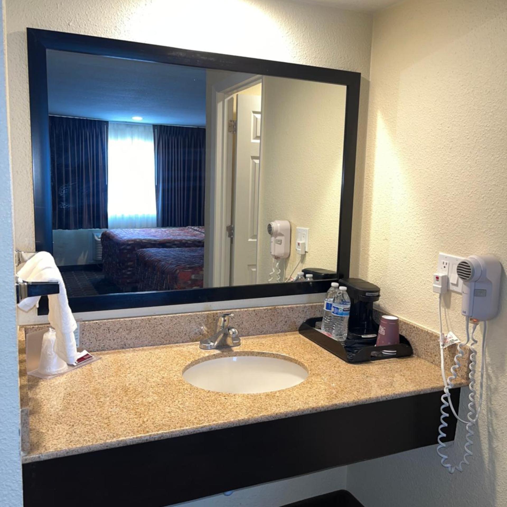 Oregon Trail Inn and Suites 46/50