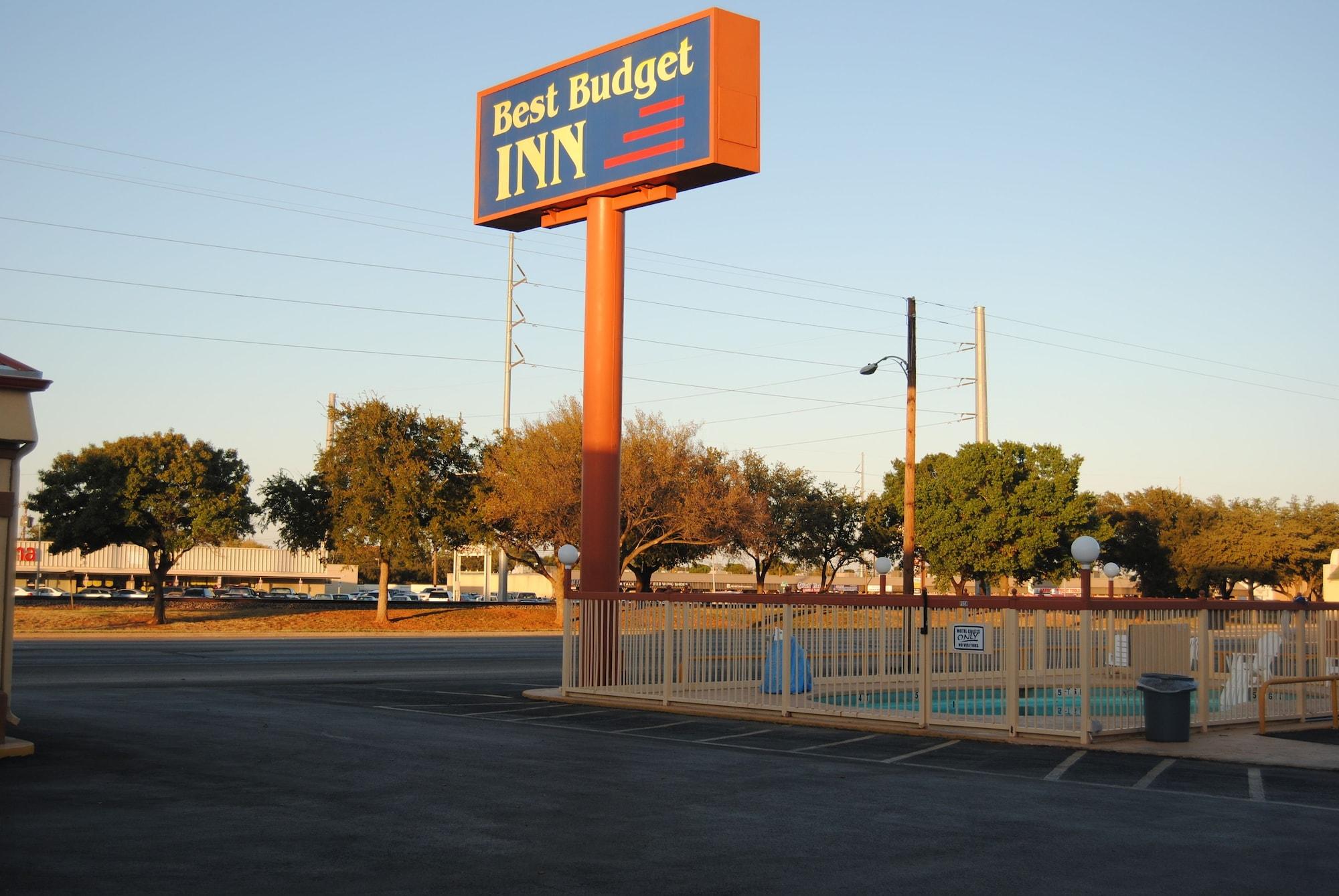 Best Budget Inn Abilene 18/23