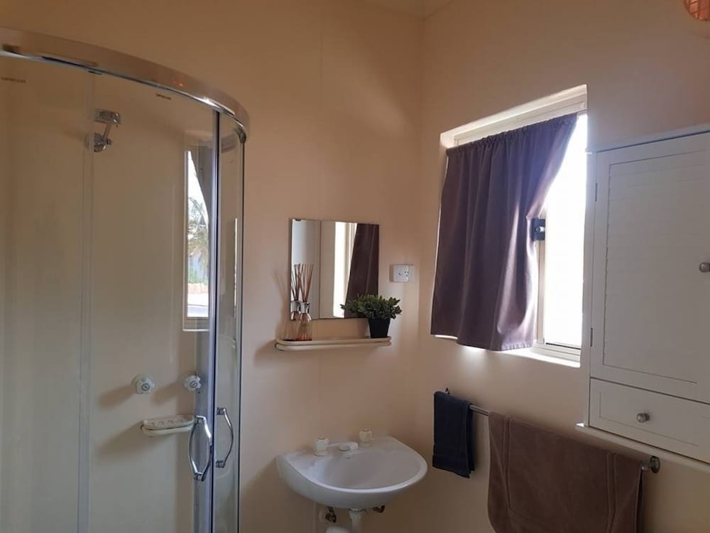 NINGALOO LODGE EXMOUTH. 48/50