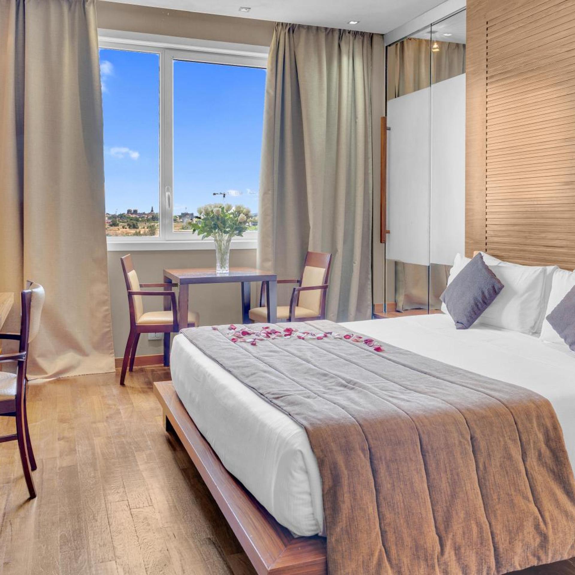 Suite, King Bed, Hot Tub