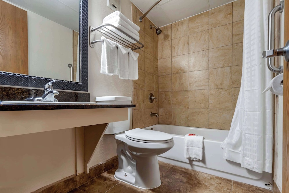 Econo Lodge Hays I-70 52/54