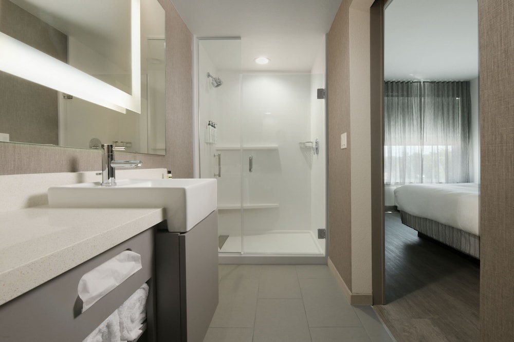 SpringHill Suites Lindale 27/29