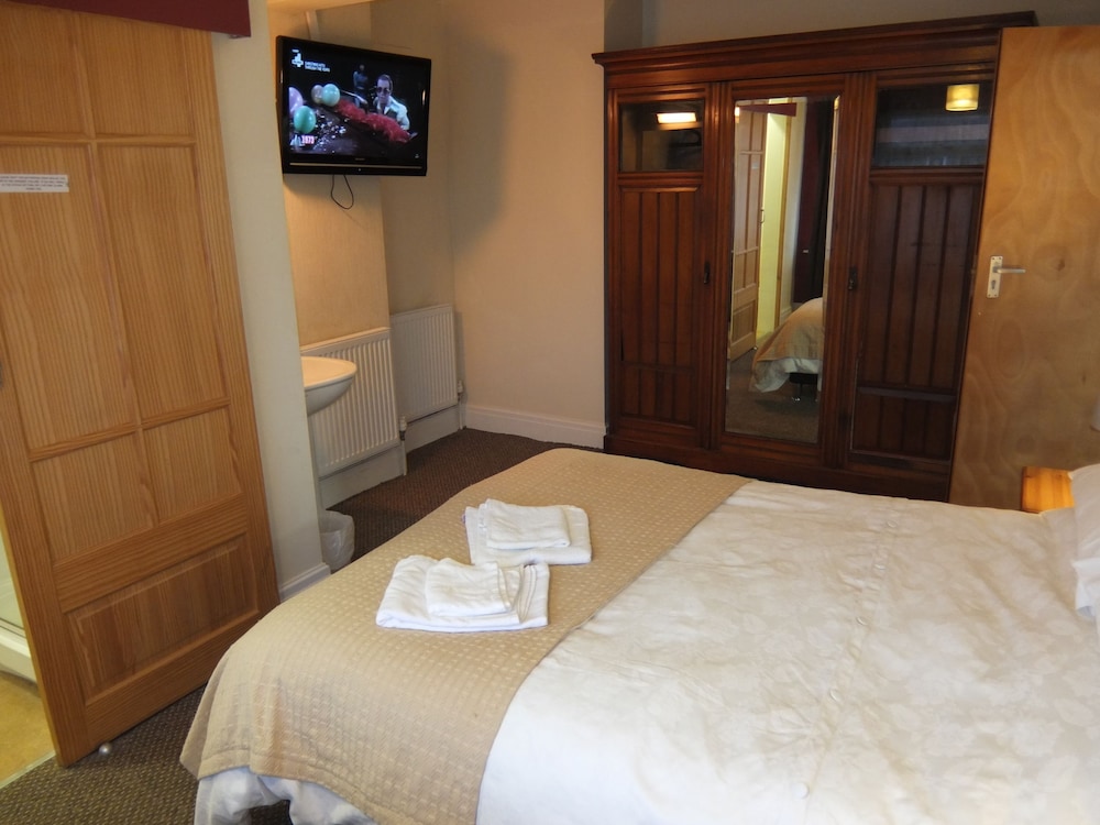 The Monsell Hotel 7/34