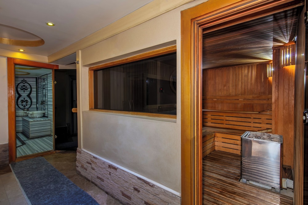Tilia Hotel 7/50