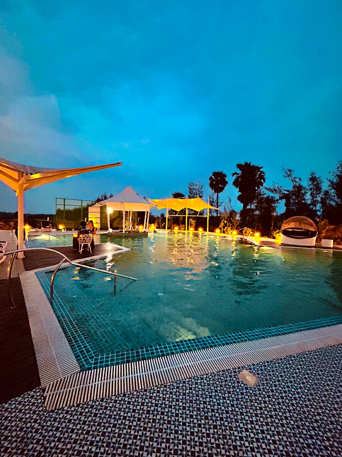 The Candlewood Park Beach Resort 32/33
