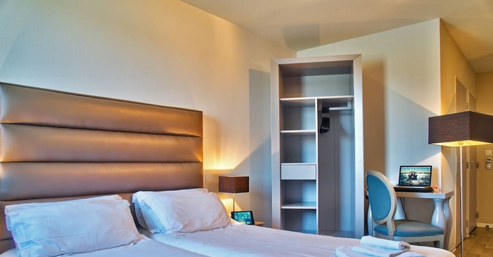 Basic, Twin Beds, No Air Condition