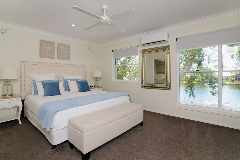 Premium, Apartment, 1 Single and 2 Queen Beds