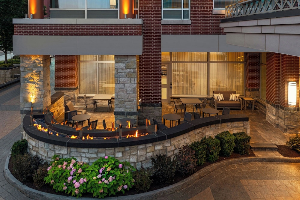 Courtyard Buffalo Downtown / Canalside 30/65