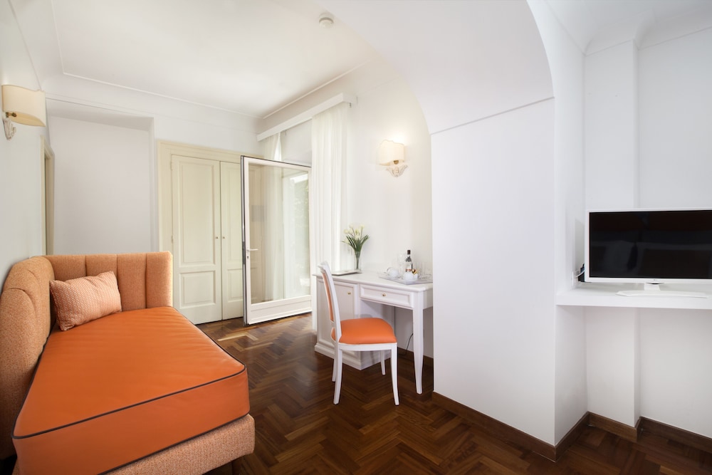 Relais Villa Savarese 54/78