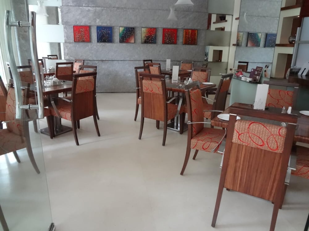 Regency Hotel 47/53