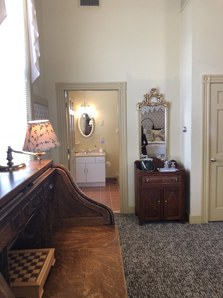 Chambery Inn 16/72