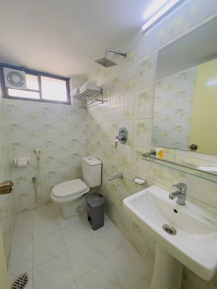 Hotel Grand Circle Inn 55/60